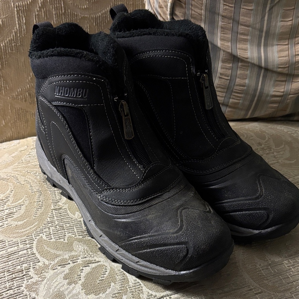 Khombu Men's Black and Gray Snow Boots Sz 9